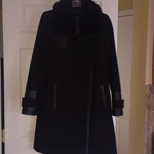 Sz 10 women’s faux fur collar coat w/ leather trim